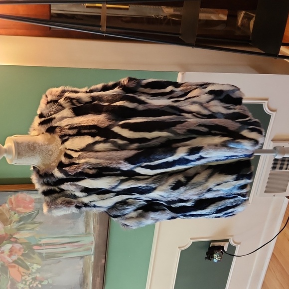 INC International Concepts  Faux fur vest - Picture 1 of 8